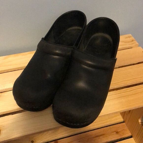 Dansko Black 40 Clogs - Picture 3 of 5